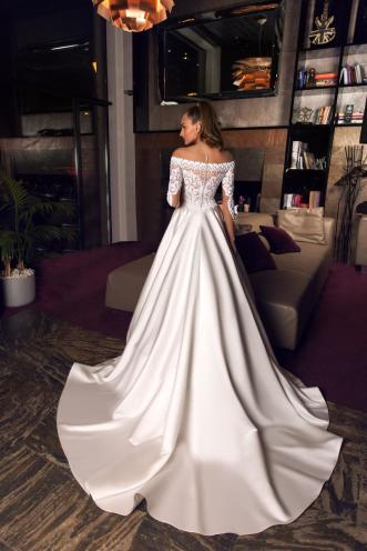 Brautkleid Knopfleiste königliche elegant Hochzeit