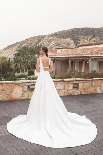 Brautkleid Monica Loretti ivory A-Linie Rückenteil Perlen clean Schleppe breite Träger