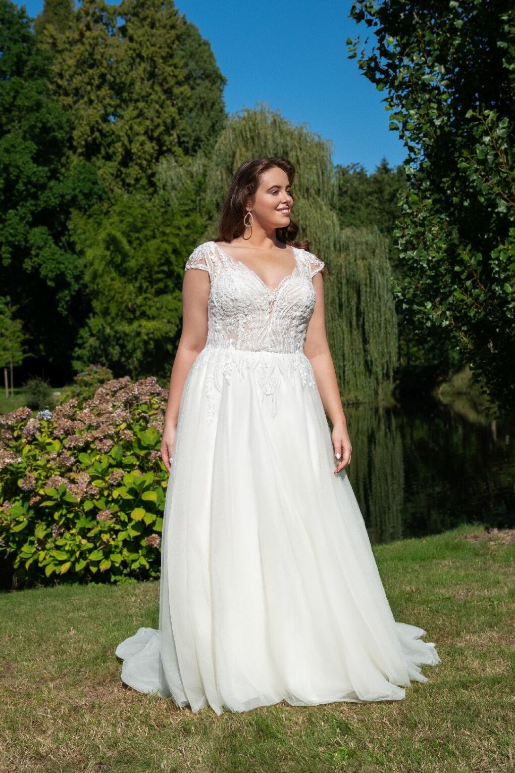 Brautkleid mit Spitze und Tüllrock 