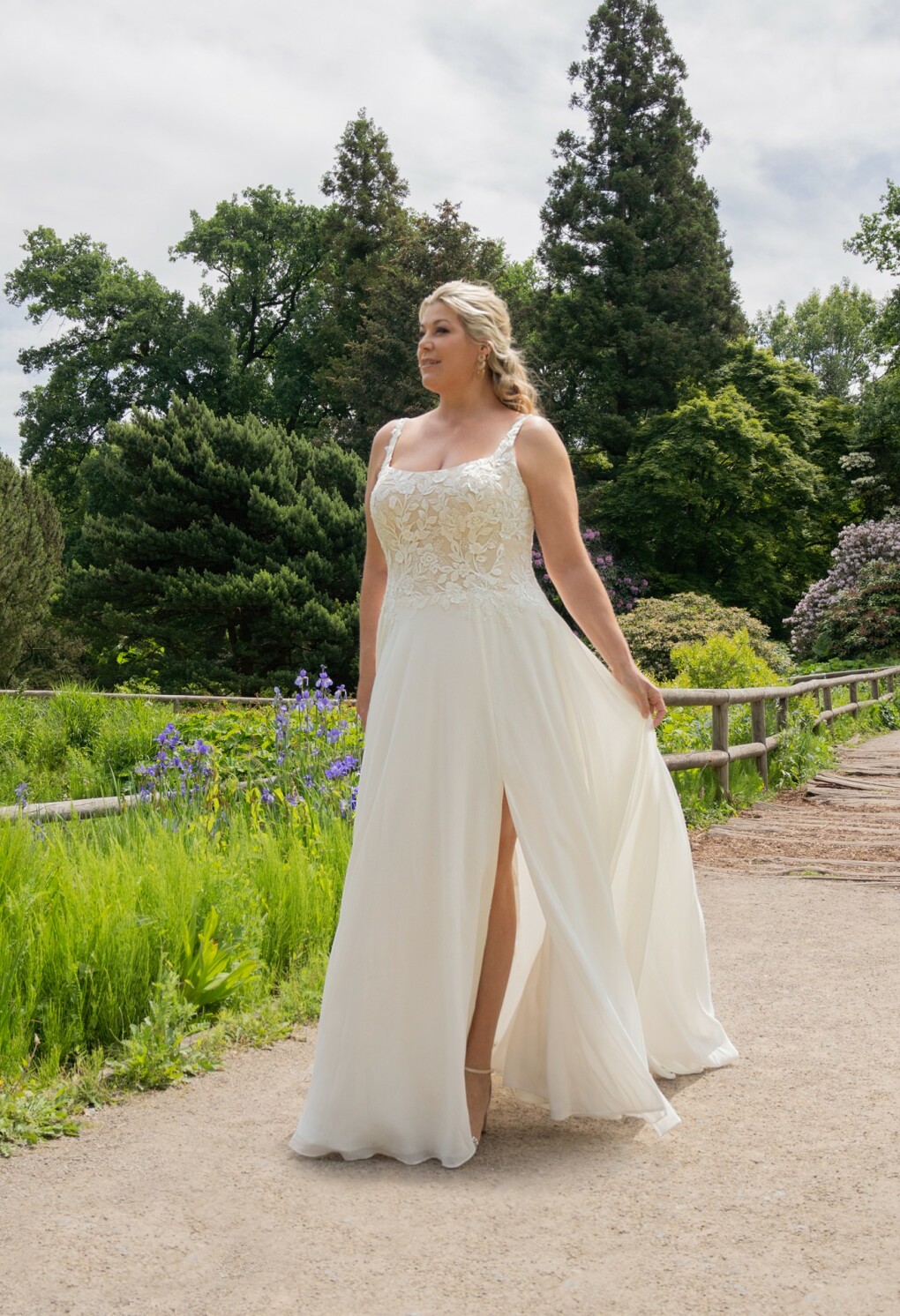 Curvy Brautkleid A-Linie mit Beinschlitz