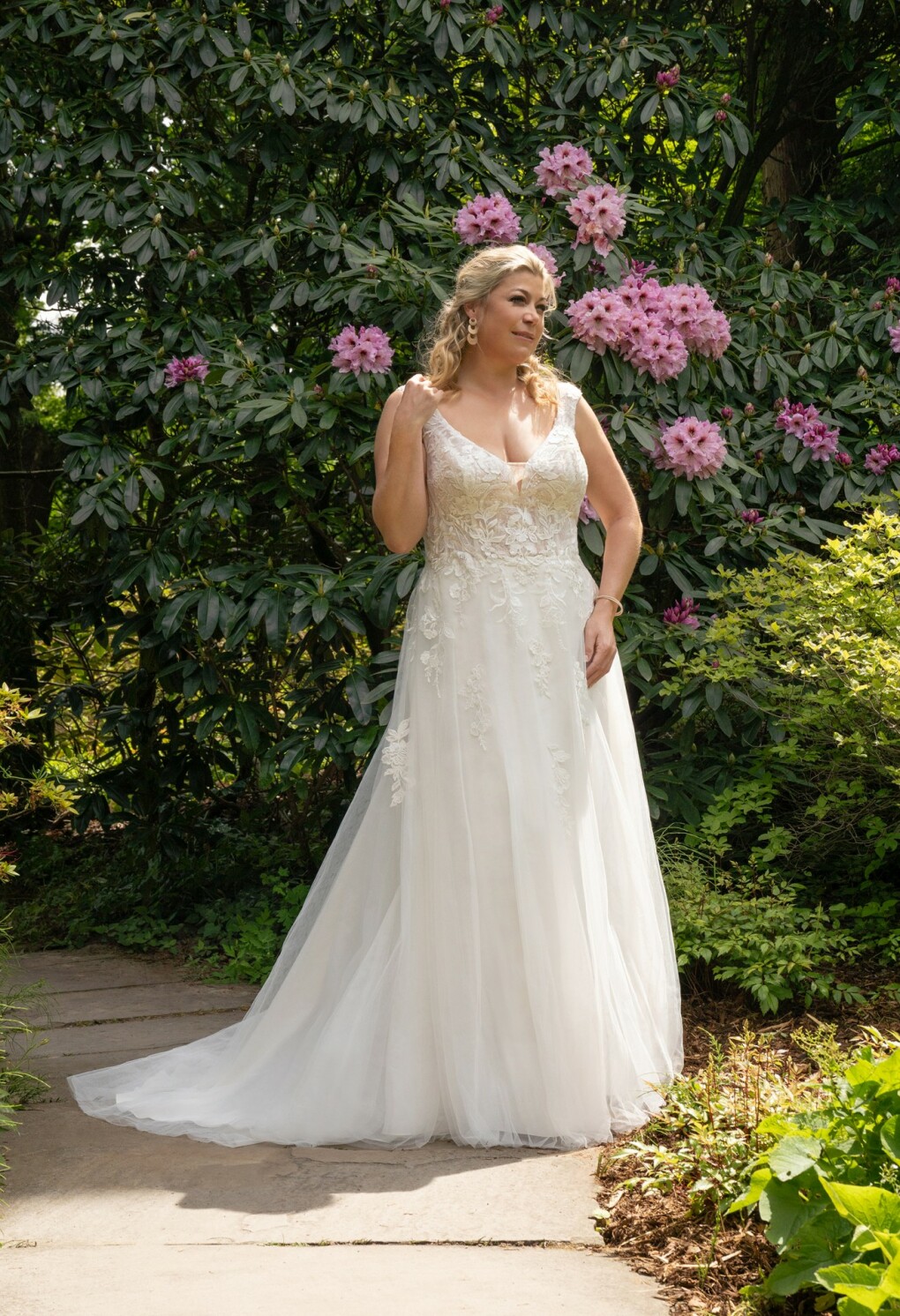 Brautkleid plus size aus Tüll mit Schleppe gr. 56