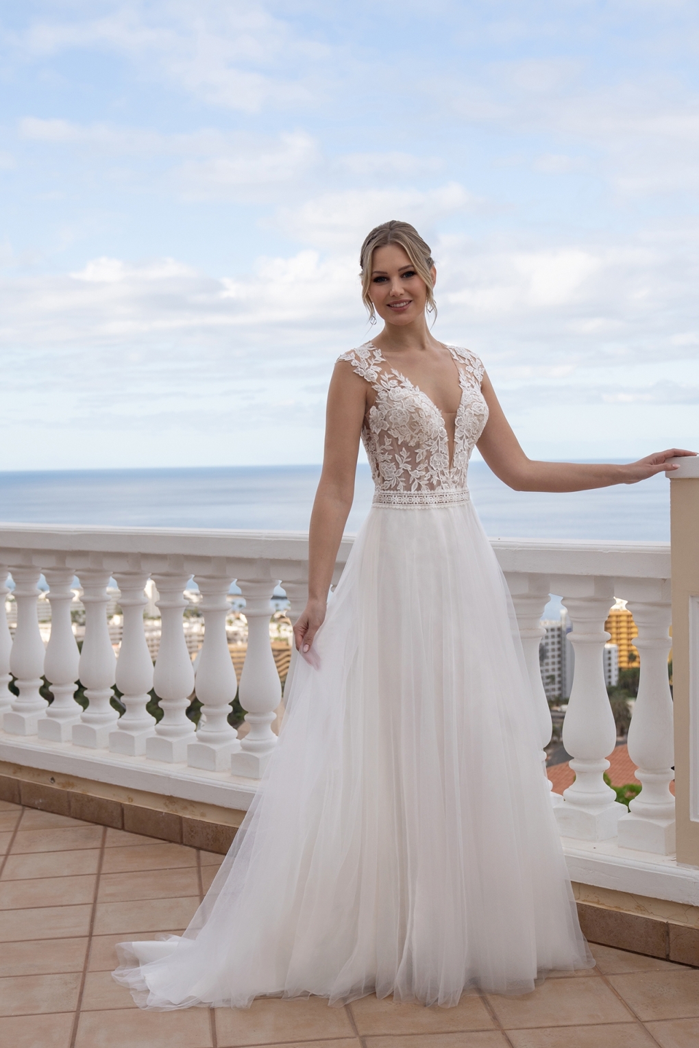 Amelie Brautkleid 2023 Boho Braut Frau Mädchen Meer Strand Häuser 