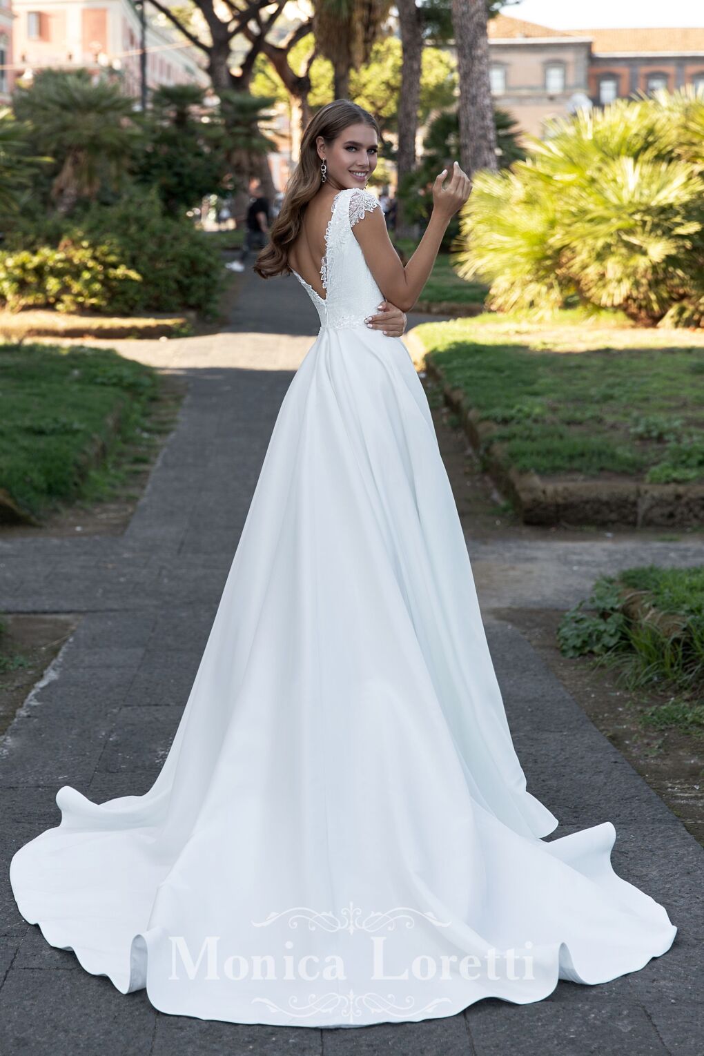 Schöne Braut im Brautkleid heiraten hochzeit Marburg brautgeschäft 